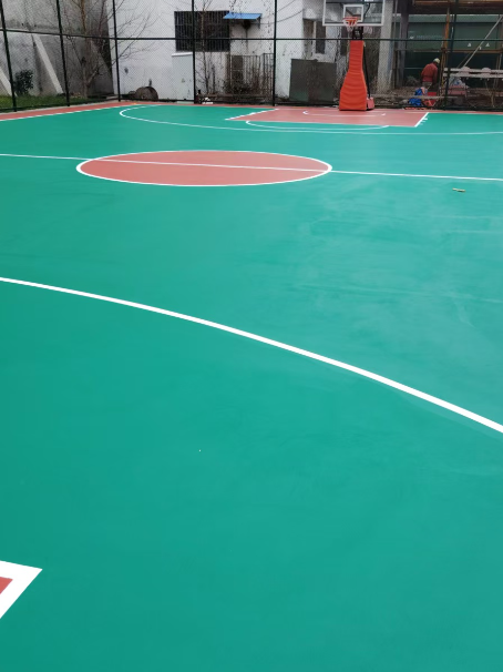 黑水 球场长期使用易出现地面开裂